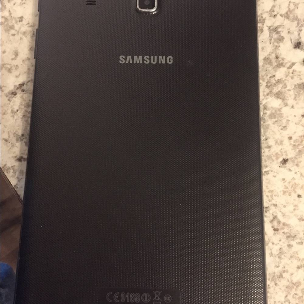 Samsung tablet - Picture 2 of 3